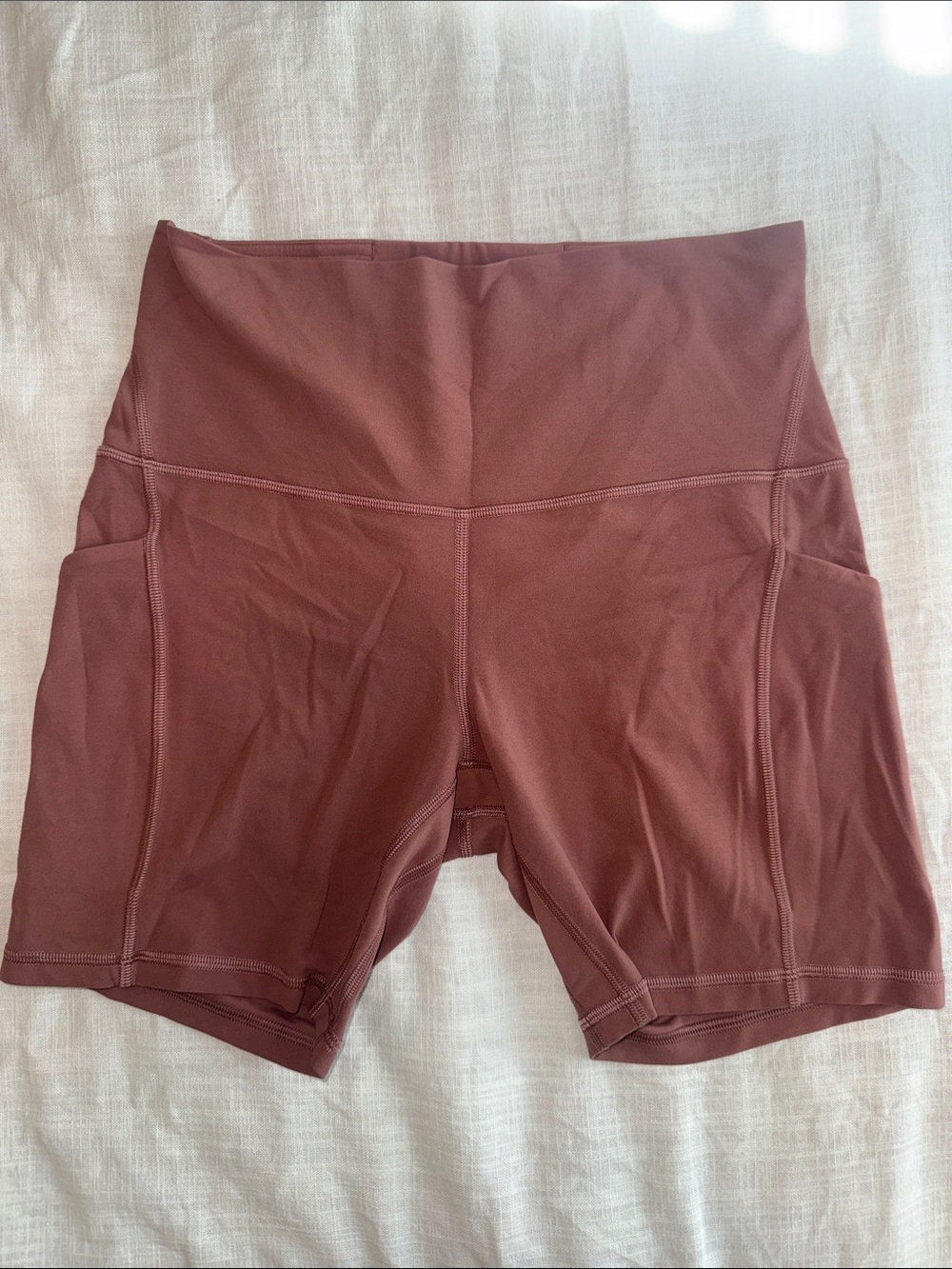 lululemon athletica 6”High-Rise Align Biker Shorts with pockets in Mauve. Size 8